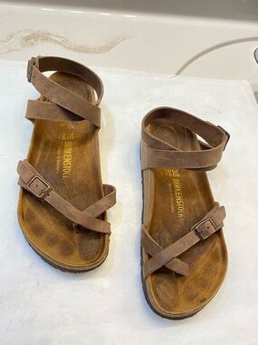 Birkenstock YARA Size 38, Women’s size 7,Men’s Size 5 good condition